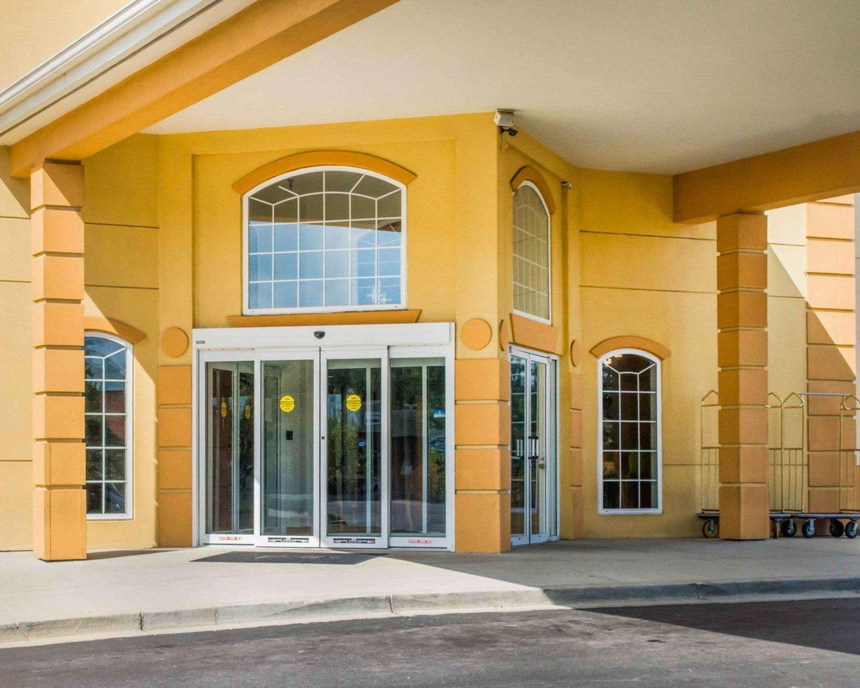 Quality Suites Waldorf Esterno foto