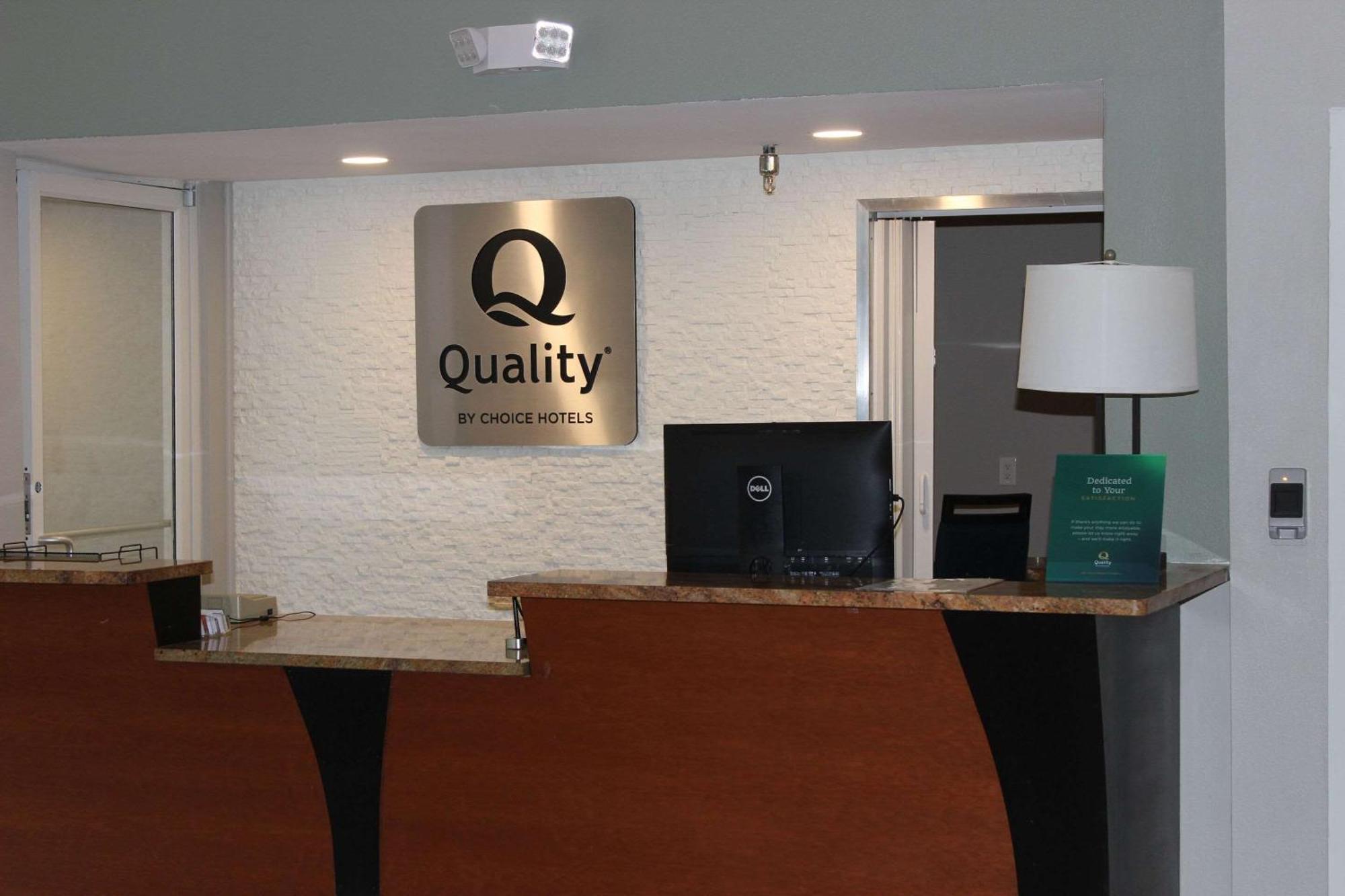 Quality Suites Waldorf Esterno foto