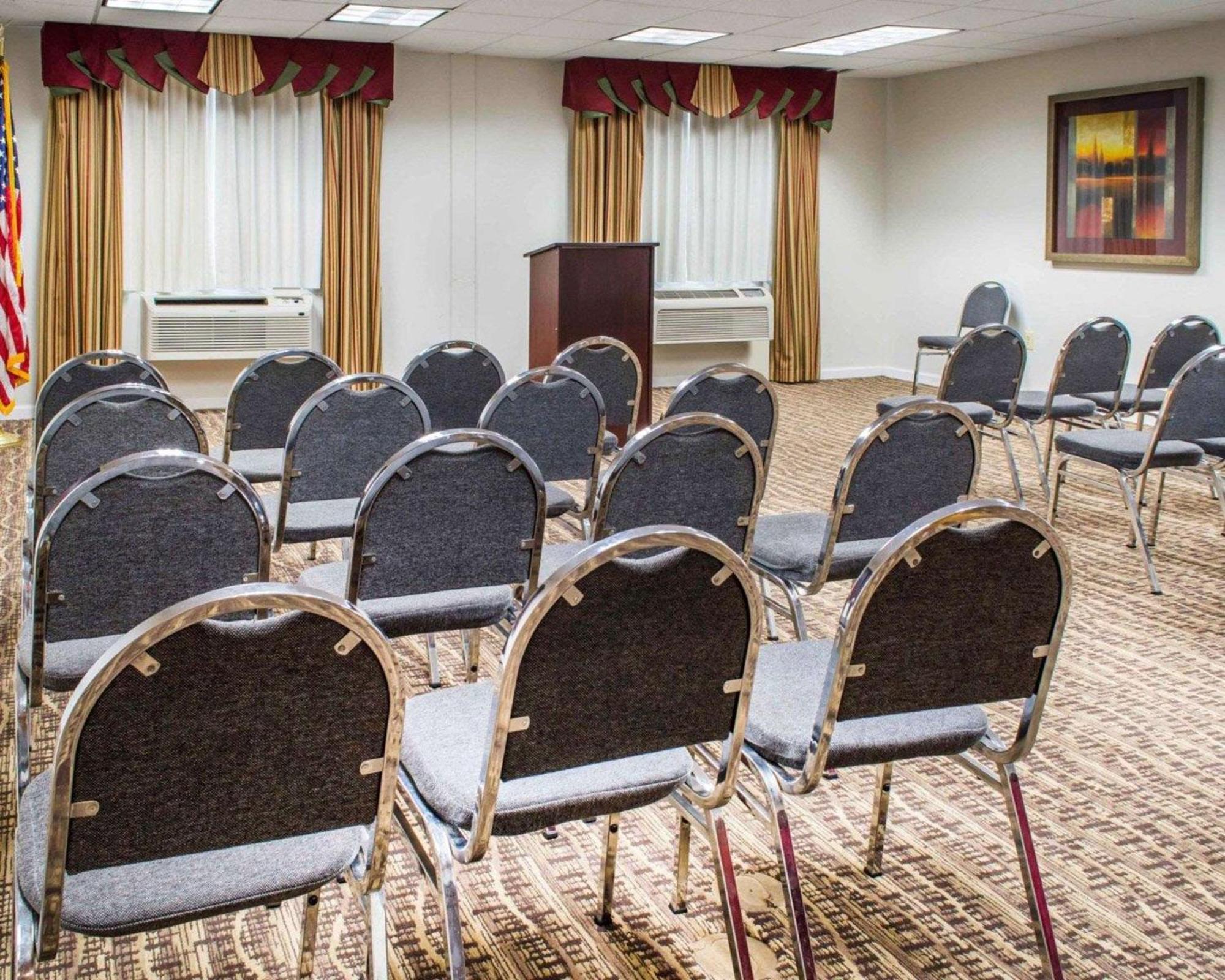 Quality Suites Waldorf Esterno foto