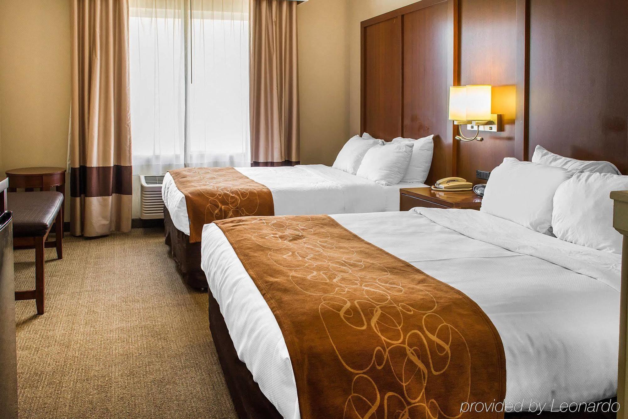 Quality Suites Waldorf Esterno foto